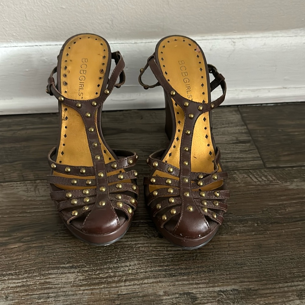 BCBGGIRLS BROWN WEDGE SZ. 7